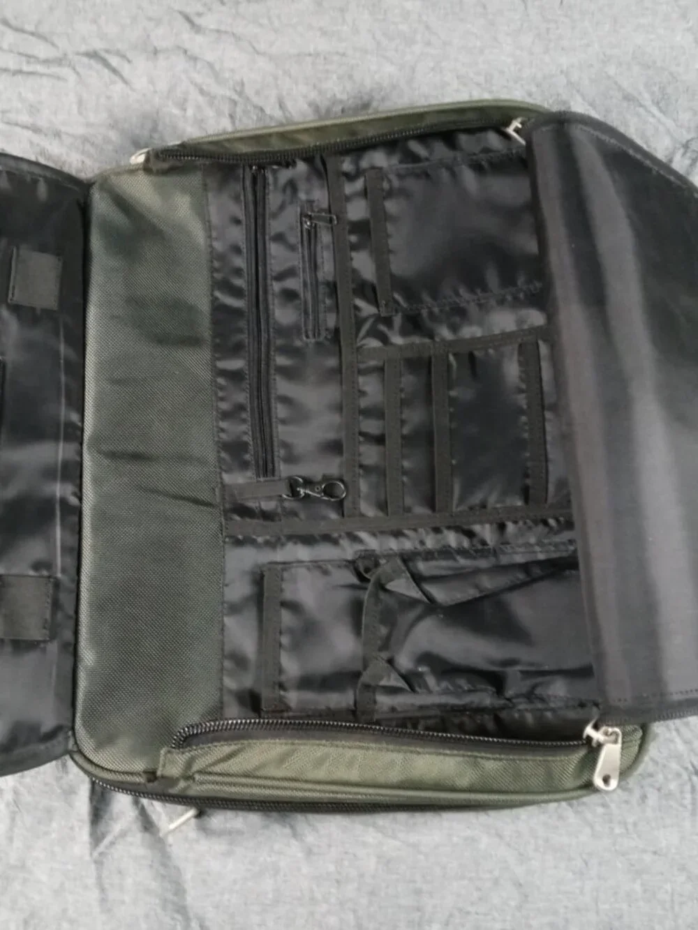 Kensington Green Heavy Duty Computer Laptop Tablet Messenger Bag in Great Cond